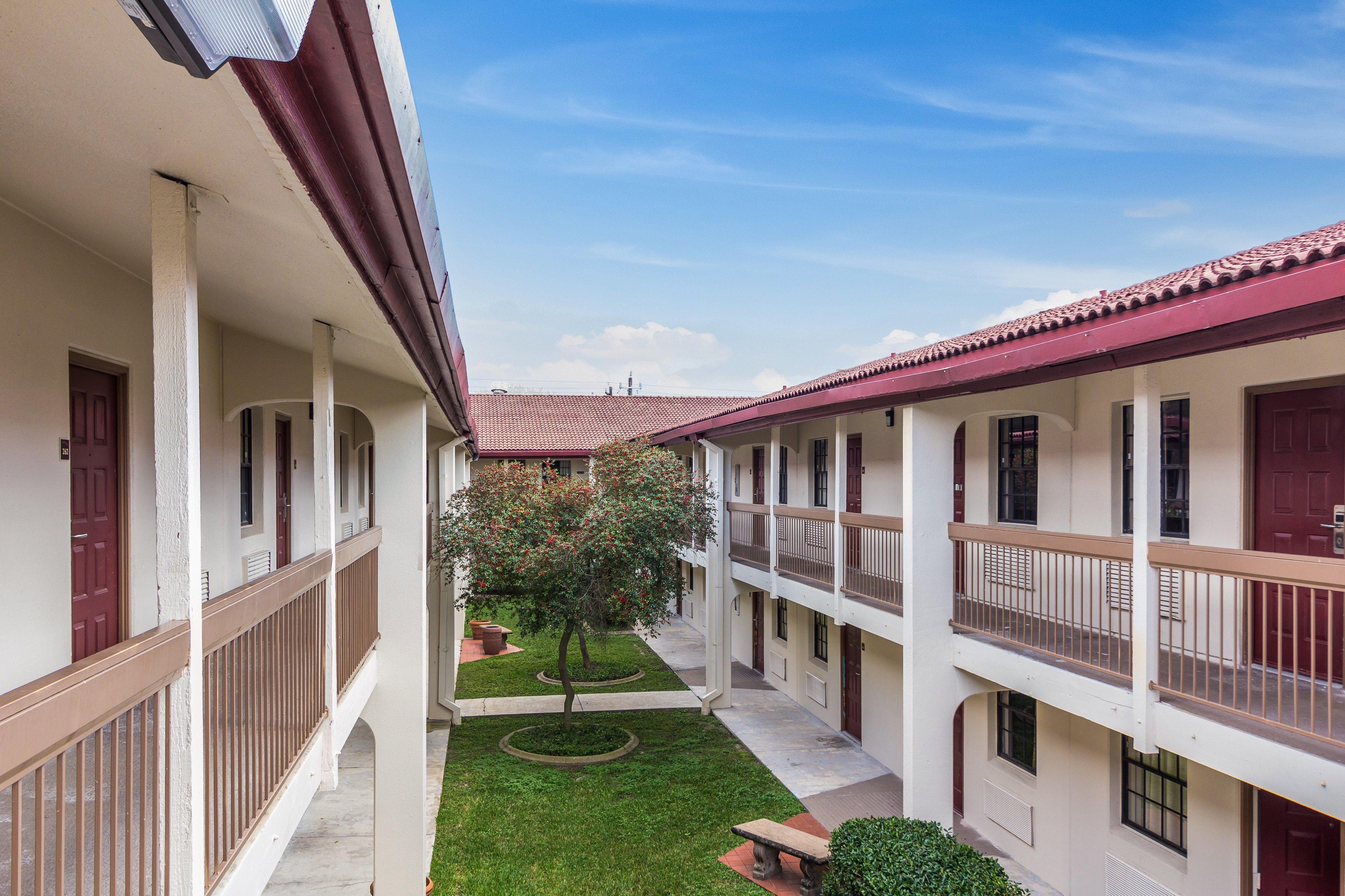 Red Roof Inn Houston East I-10 Dış mekan fotoğraf