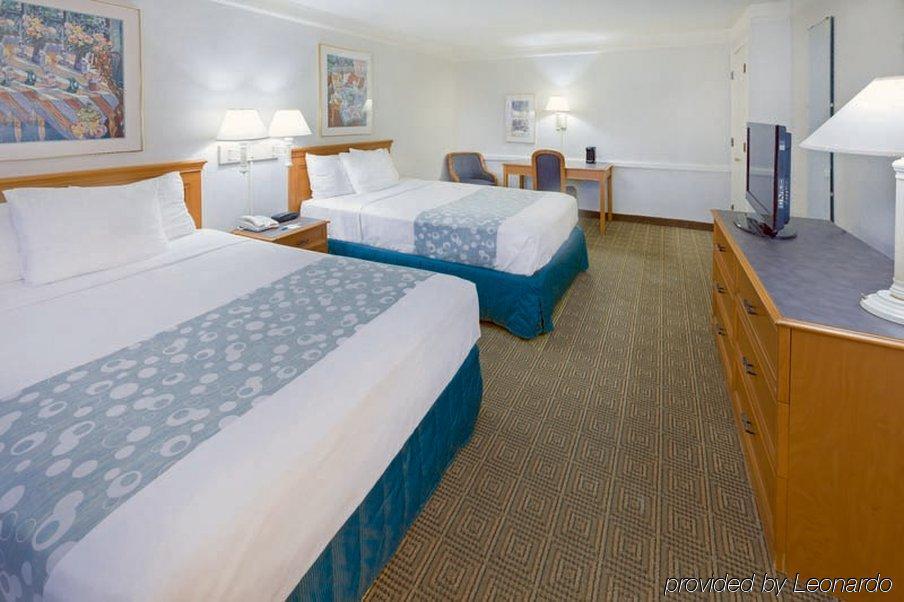 Red Roof Inn Houston East I-10 Dış mekan fotoğraf