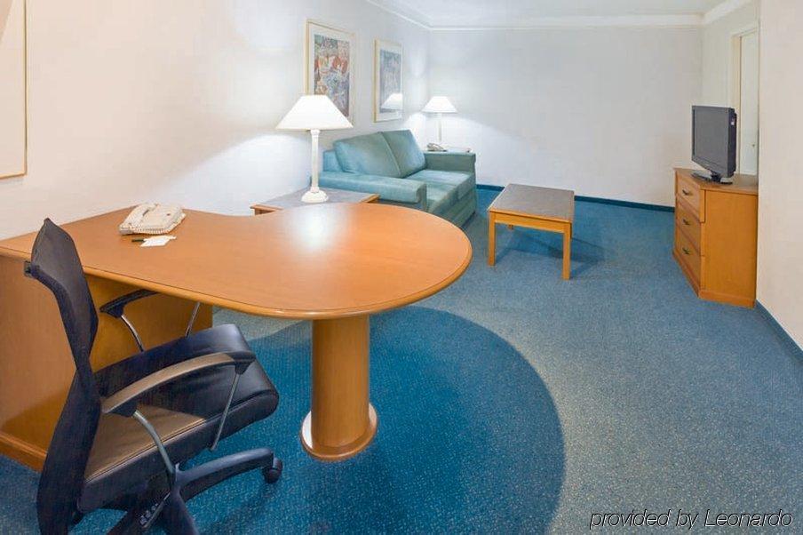 Red Roof Inn Houston East I-10 Dış mekan fotoğraf
