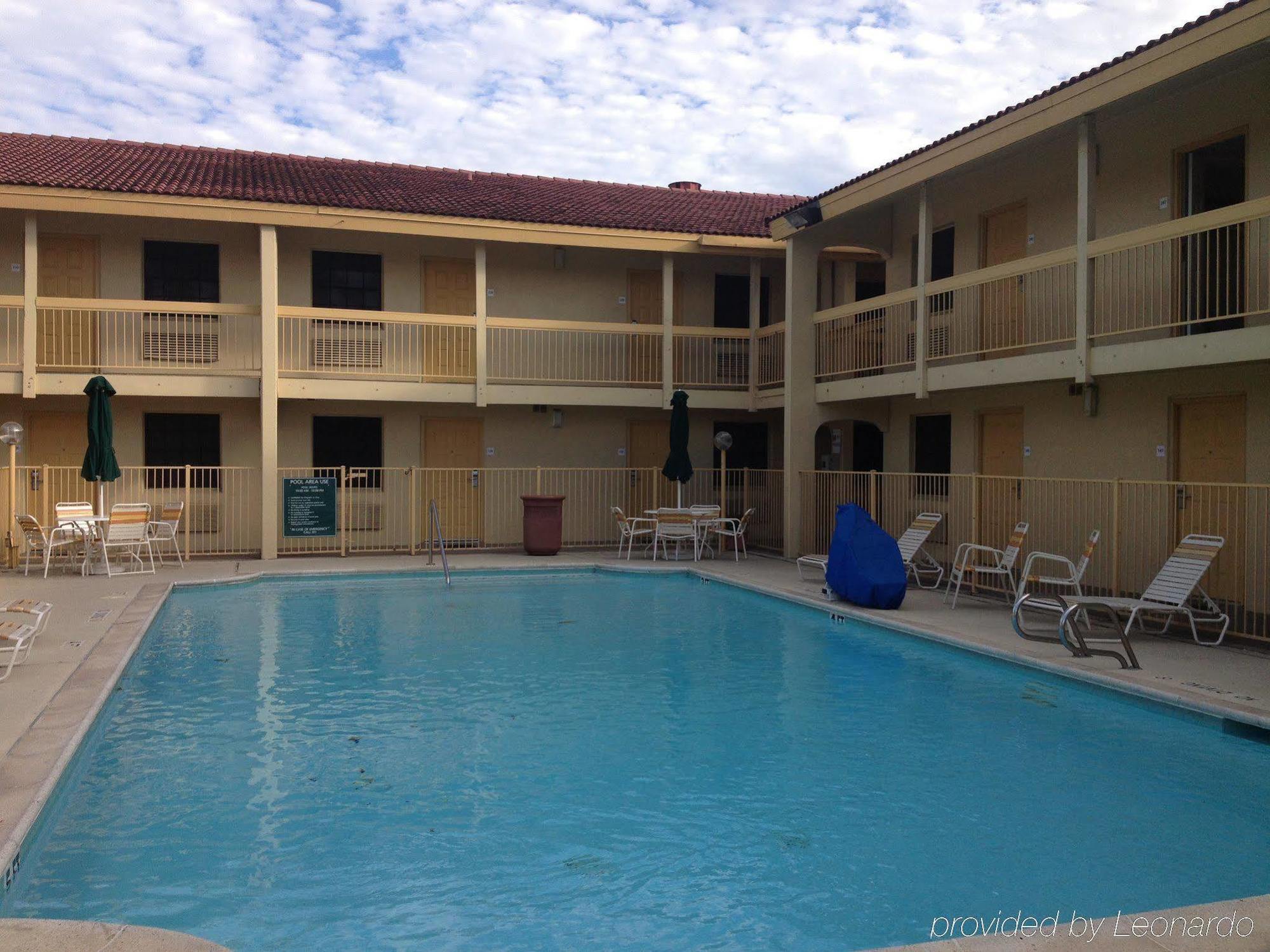 Red Roof Inn Houston East I-10 Dış mekan fotoğraf