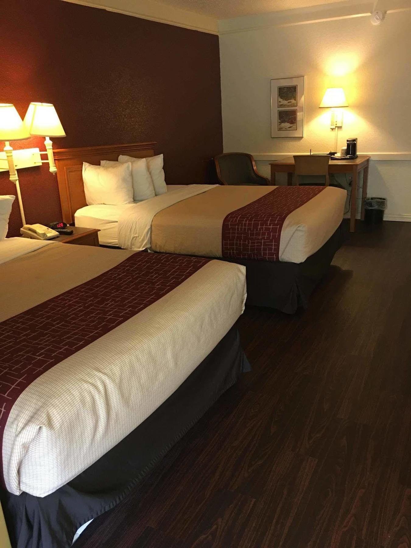 Red Roof Inn Houston East I-10 Dış mekan fotoğraf