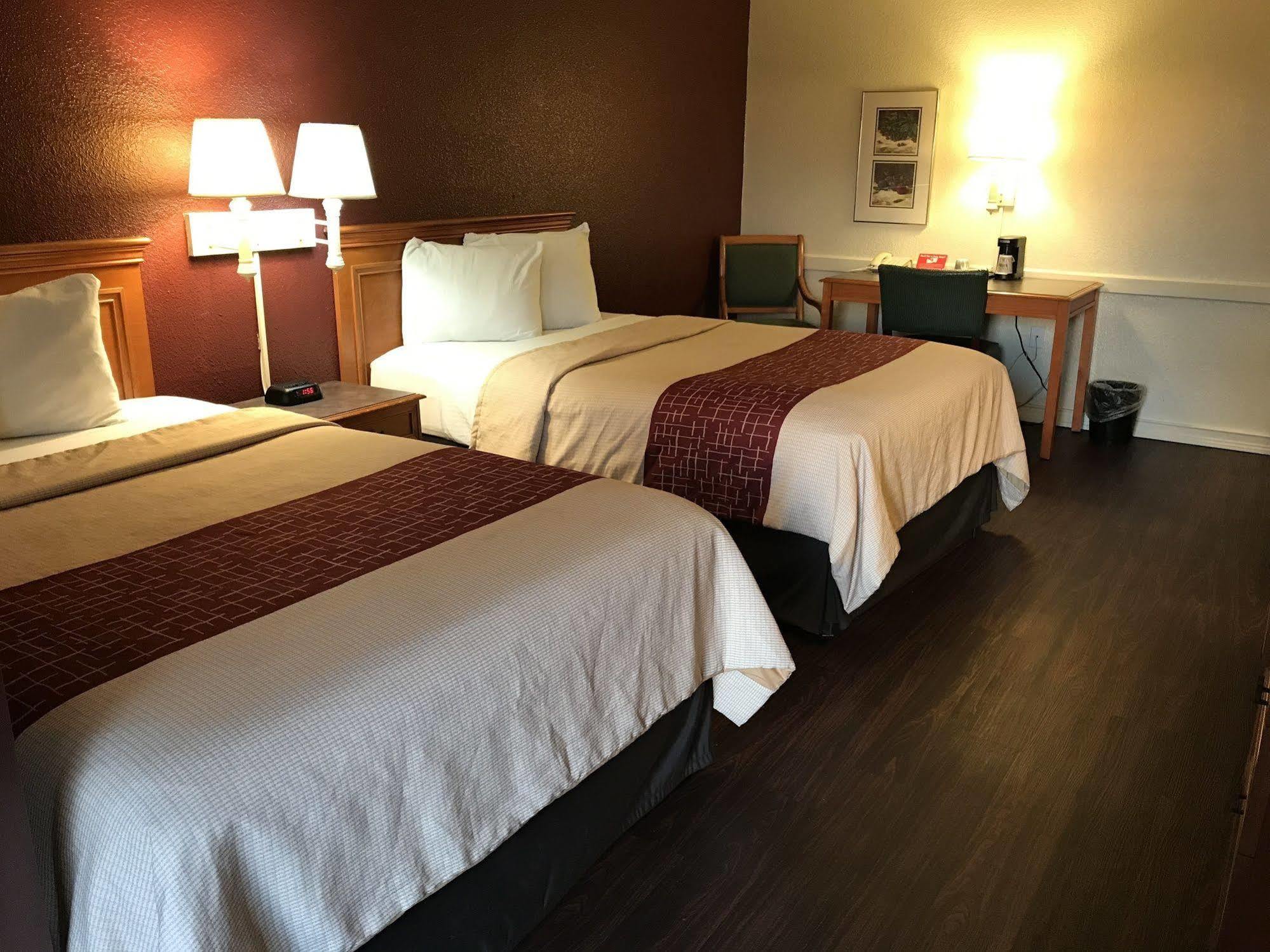 Red Roof Inn Houston East I-10 Dış mekan fotoğraf